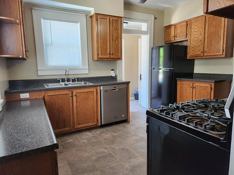 860 Parkway Blvd — Photo 6