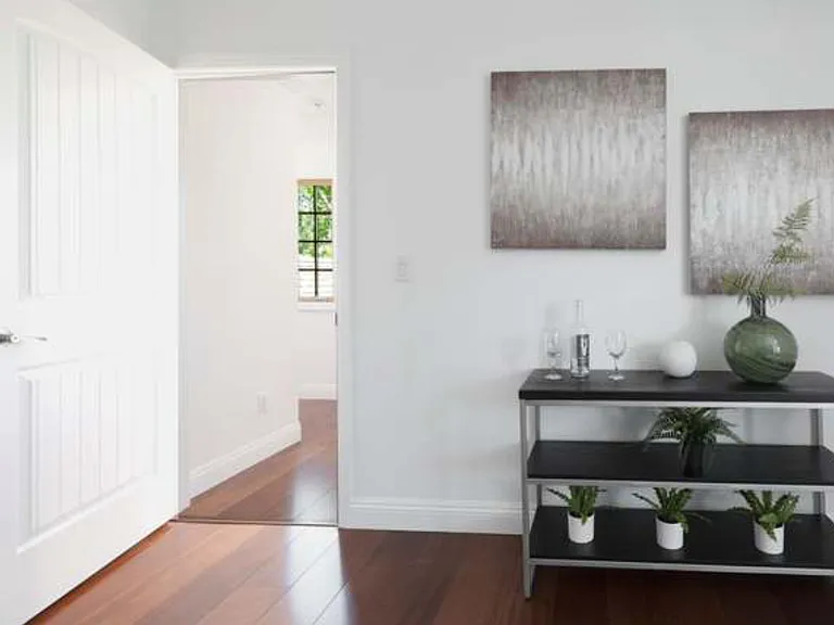 1050 Roxbury Rd — Photo 10