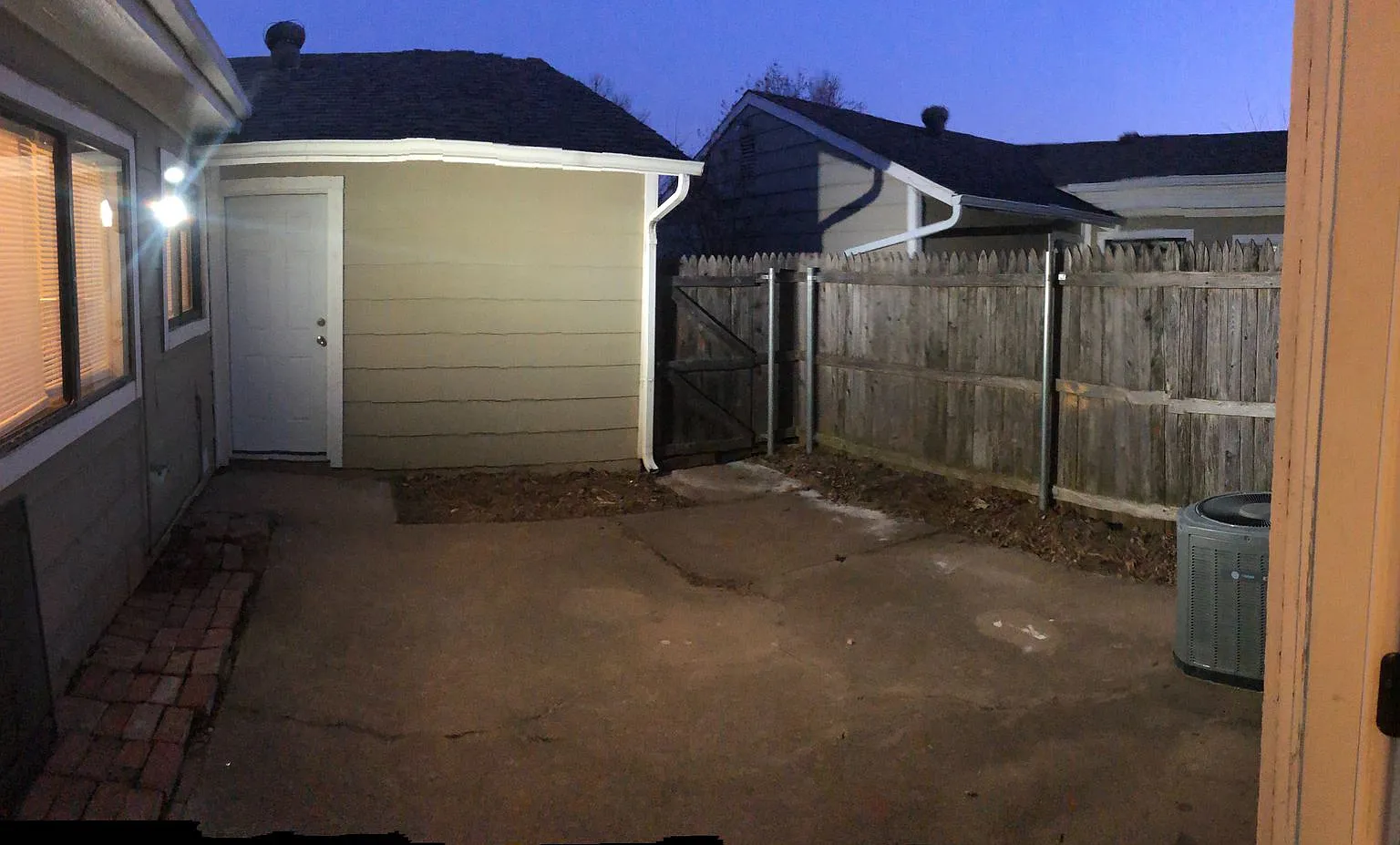 2 bed & 2 bath Condo. 2 car garage. — Photo 4