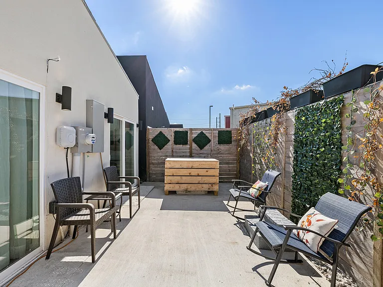 Warbler Ave — Photo 28