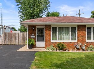 19 Bruce Ave, Leamington, ON N8H 4C4