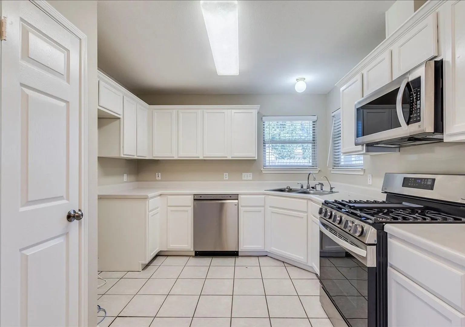 Charming 3-bedroom, 2-bath brick home in Historic Georgetown — Photo 2
