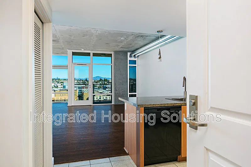 Studio, 1.0 bath, 731 sqft, $1,900 — Photo 3