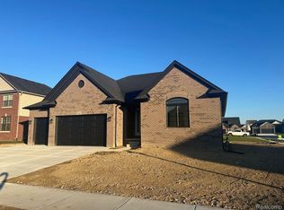 19169 N Paddington Ln E, Macomb, MI 48042