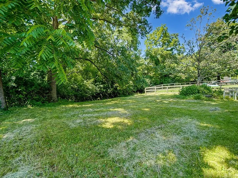 3171 Dickinson Ave — Photo 4