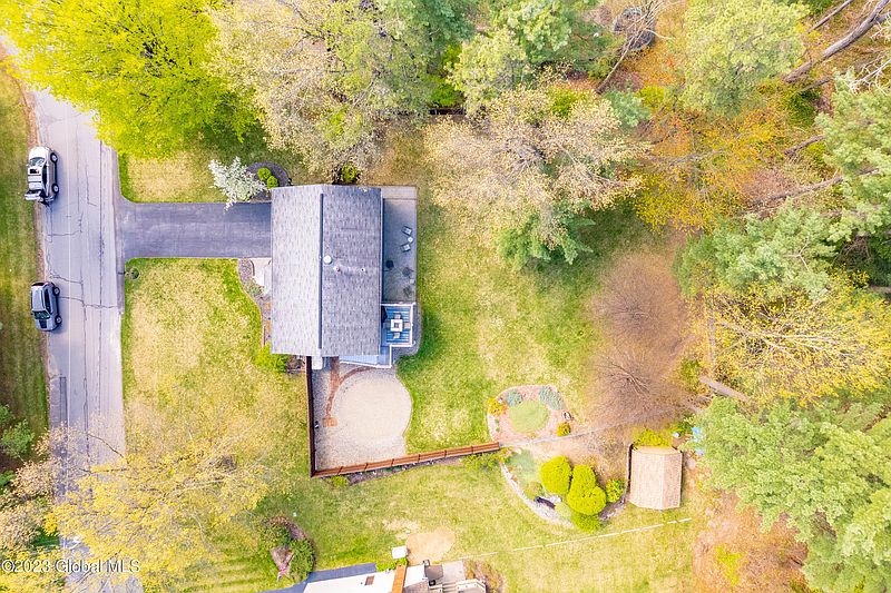 5th image of 898 Pine Hill Drive