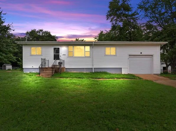 3809 Long Dr, Saint Ann, MO 63074