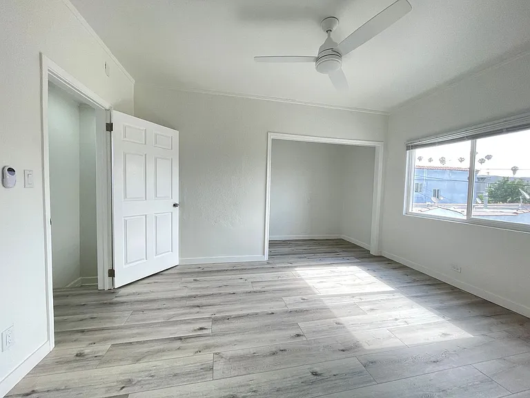 1565 S. Hobart Blvd — Photo 14
