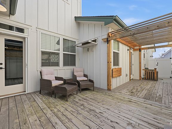 4th image of 127 S Mathie Way