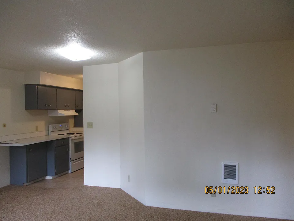 555 W 8th Ave