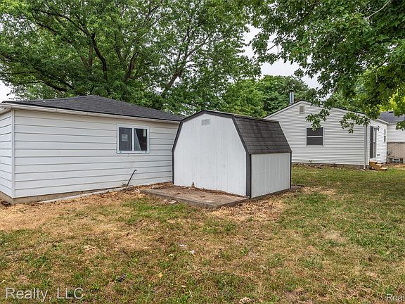 4th image of 2256 Garry Dr