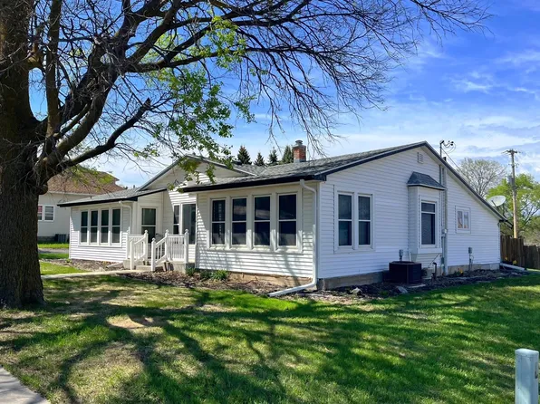 302 Main St, Bazile Mills, NE 68729