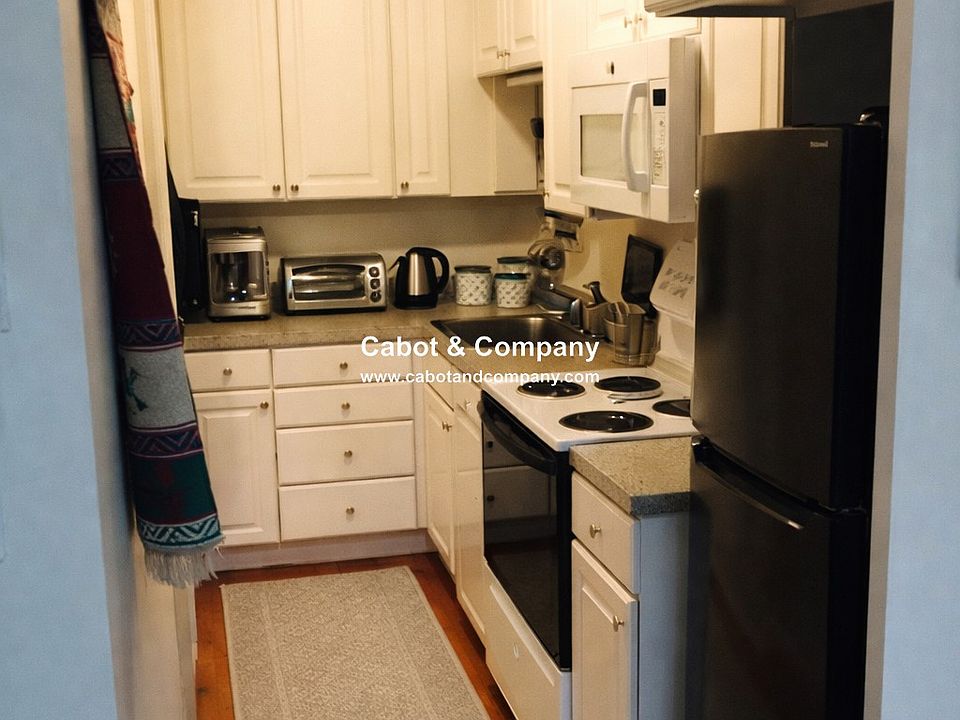 2nd image of 141 Beacon St APT 12