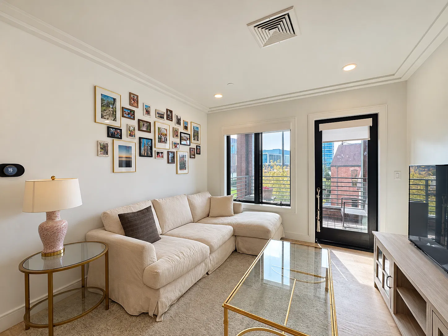2 bed, 910 sqft, $4,000 — Photo 2