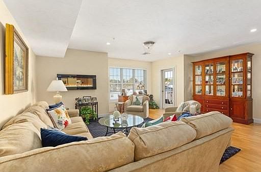 4th image of 15 Summer St Unit 307