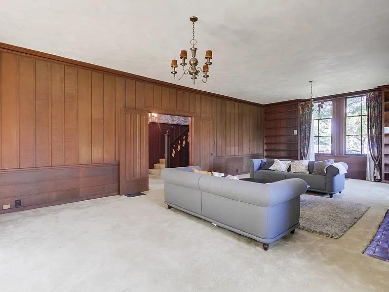 1005 Adella Ave — Photo 6