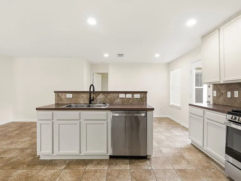 7719 Serene Wood Ln — Photo 14