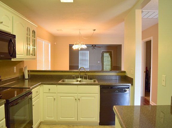 5th image of 2144 Whitney South Dr