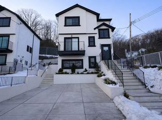 802 Van Duzer St #1, Staten Island, NY 10304