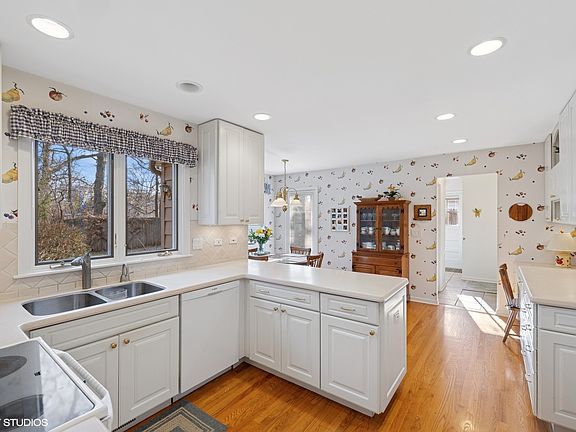 5th image of 1451 Berkley Ct
