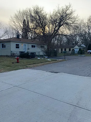 11830 Beech Daly Rd Photo 1