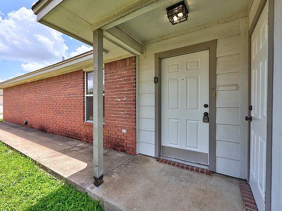 2nd image of 3705 Littleleaf Dr APT D