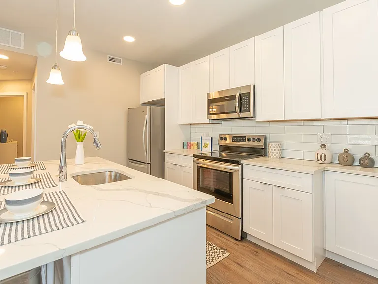 Brand New Modern Apartments — Photo 20