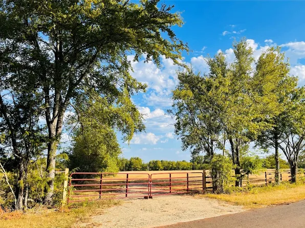 445 County Rd, Lindale, TX 75771
