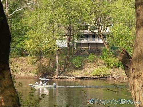 1st image of 255 Canal Rd