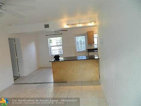 3rd image of 1520 NE 33rd St #2