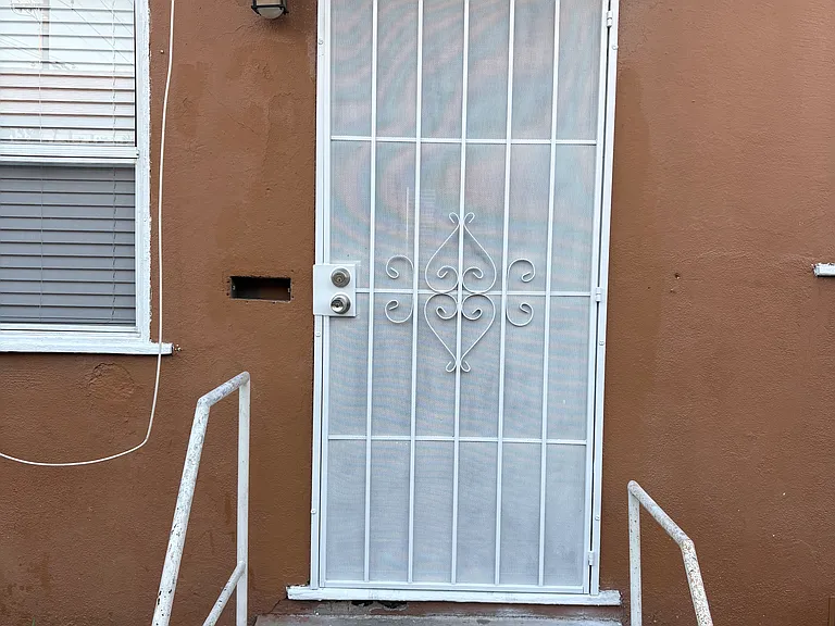 Florence Ave — Photo 2