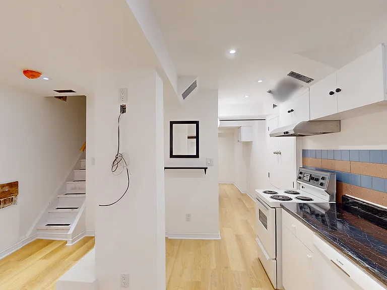 175 Harbord St — Photo 7
