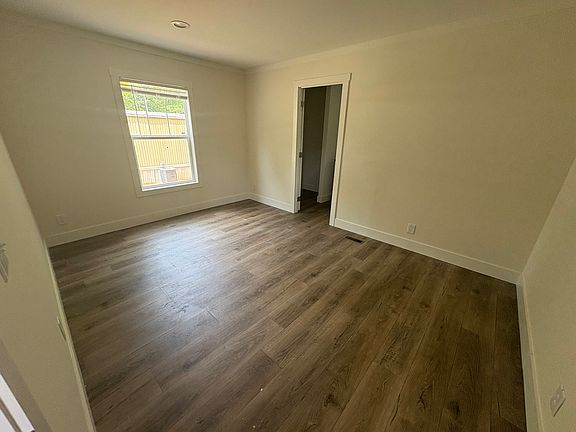 3rd image of 225 Birchwood Pl