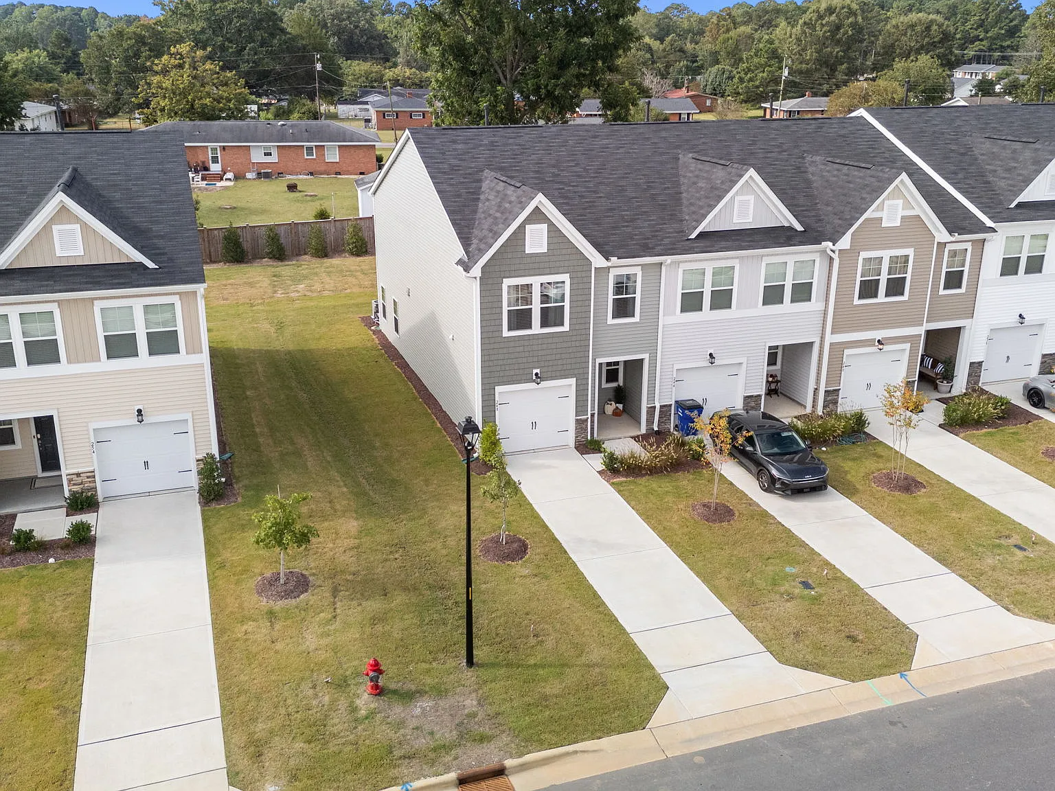 3 bed, 2.5 bath, 1581 sqft, $1,800 — Photo 4