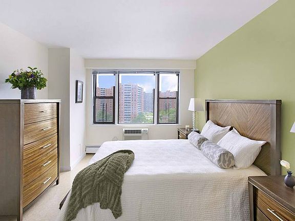 5th image of 9722 57th Ave #15L