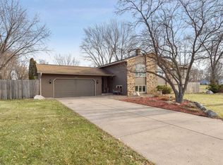 8220 Yellowstone Ln N, Maple Grove, MN 55311
