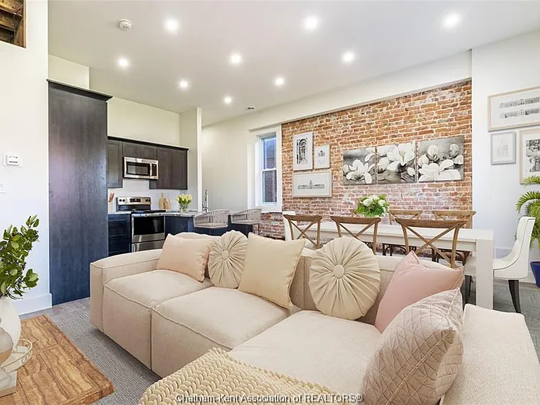 71 King St E #203 — Photo 1