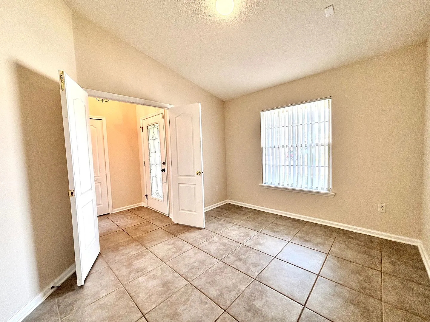 Charming, Well Kept in Wonderful Community! — Photo 4