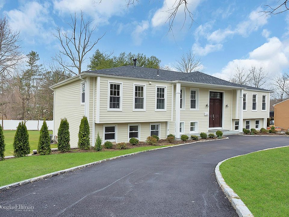 1st image of 6 Bloomingdale Dr