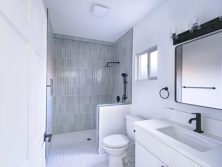 2860 Webster Ave — Photo 7
