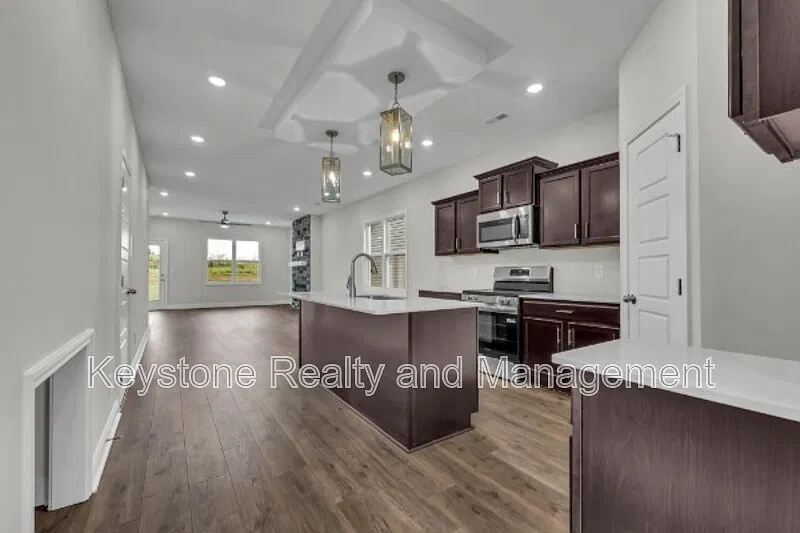 3 bed, 2.5 bath, 1556 sqft, $1,795 — Photo 4