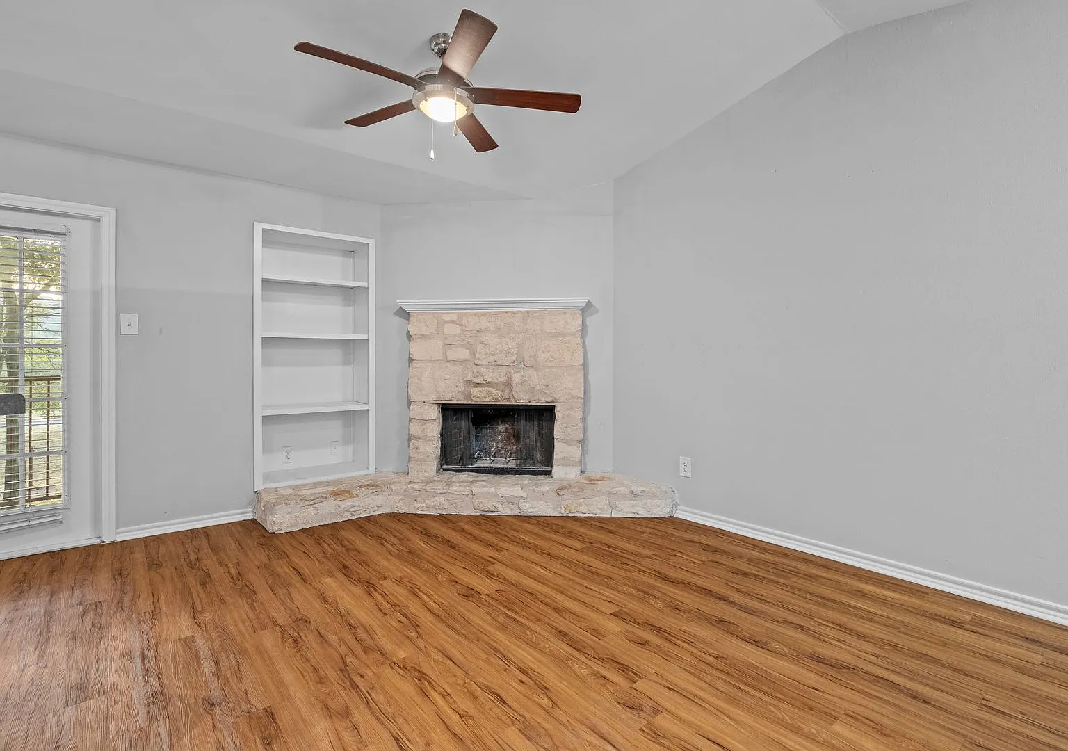 Pointe 360 / 2222 - Huge 1bd - Private Garage - Dog Park - Pool - $1195 — Photo 4
