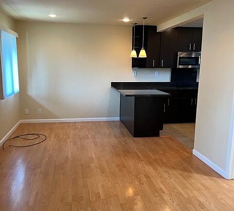 3rd image of 1022 E 4th Ave