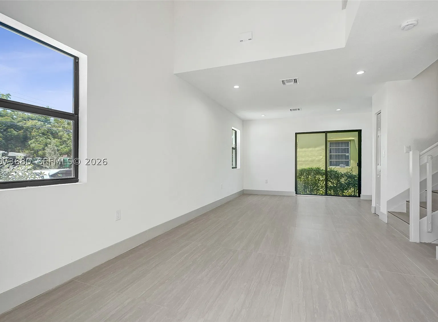 3 bed, 3.0 bath, 1500 sqft, $3,300 — Photo 3