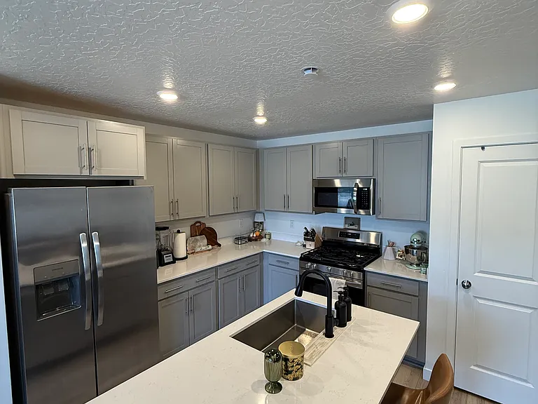 1843 E Rainbow Bridge Dr — Photo 4