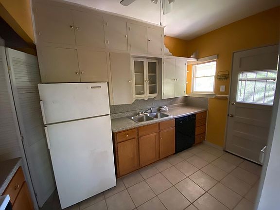 2nd image of 415 W Lynwood Ave APT 2