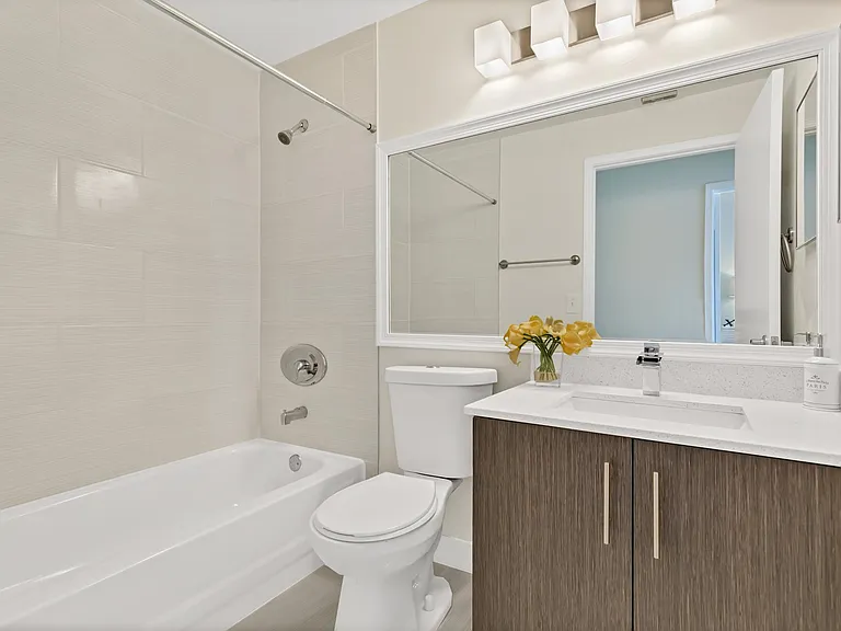 B2 Marseille - 3-Story Townhomes