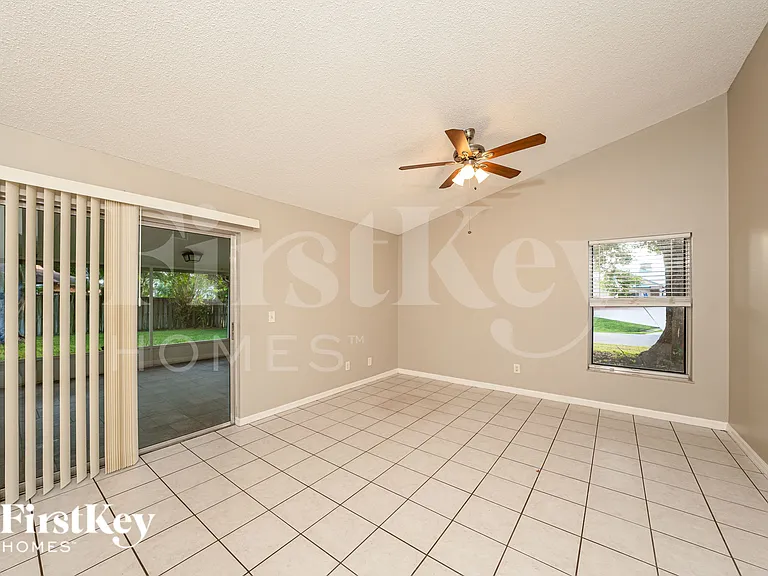 1401 SW Sudder Ave — Photo 8