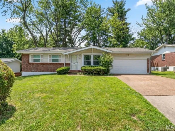 11079 Worchester Dr, Saint Louis, MO 63136