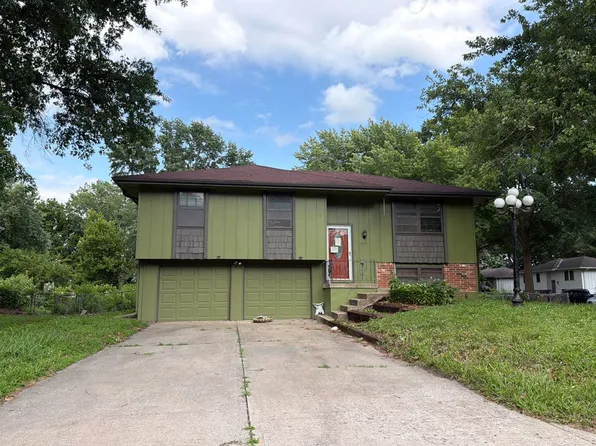 513 Alfalfa Ln, Buckner, MO 64016